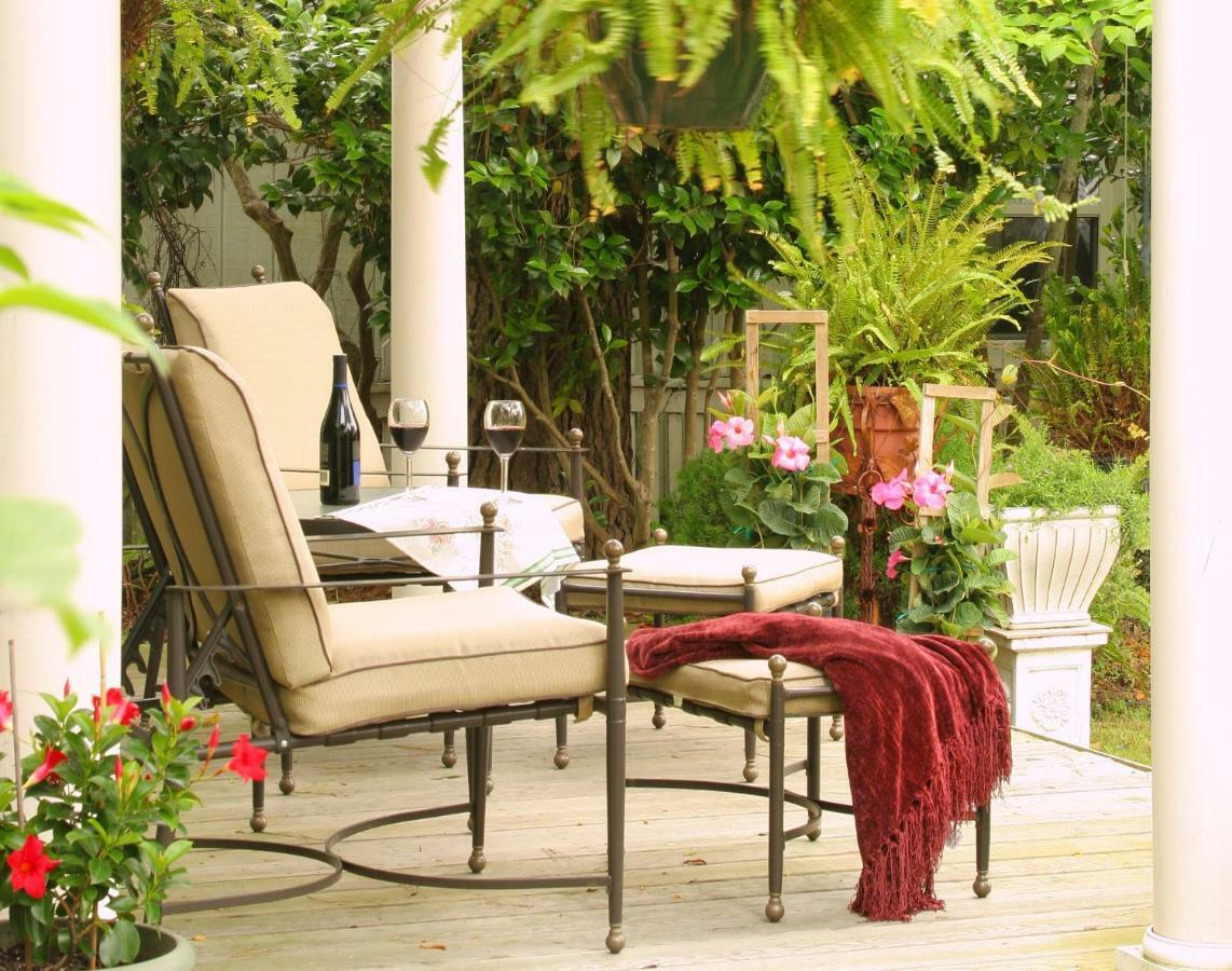White Doe Inn Bed & Breakfast Manteo Buitenkant foto